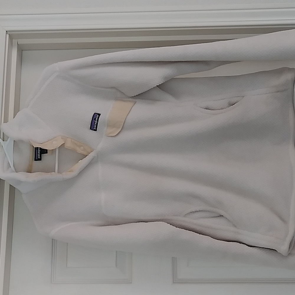 Patagonia brand white fleece